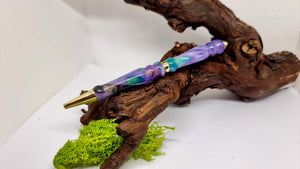 Handcrafted Epoxy Resin Pen: A Splash of Color for Your Writing Experience