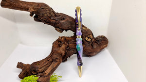 Handcrafted Epoxy Resin Pen: A Splash of Color for Your Writing Experience