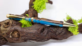 Handgefertigter Stift aus Bucota-Holz und blauem Epoxidharz