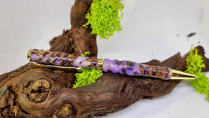 Handmade Epoxy Resin Pen with Pine Cones – Custom Luxury Ballpoint Pen | Unique Writing Instrument - PipejaWood