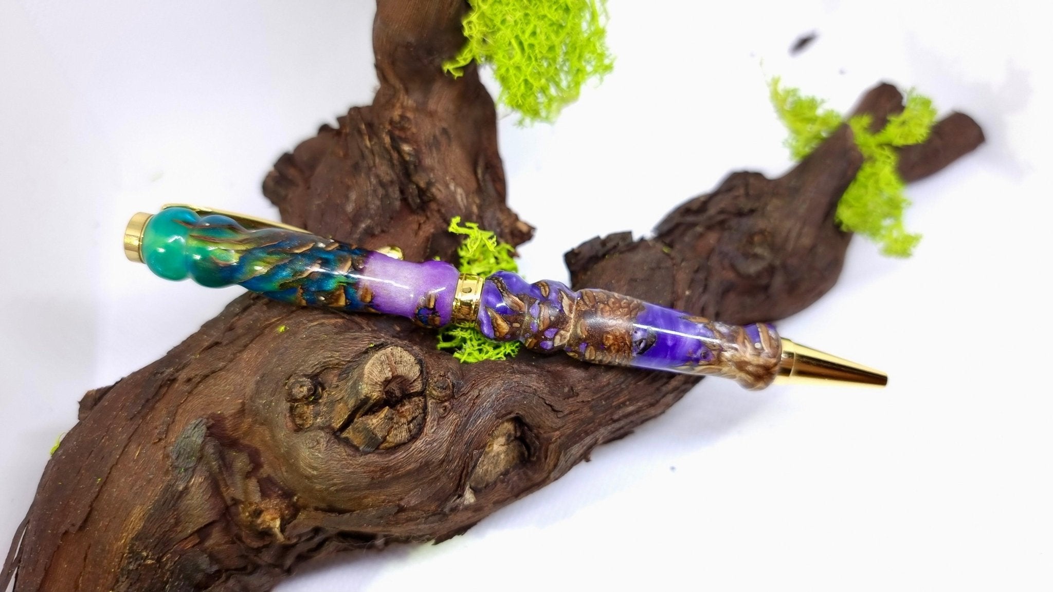 Handmade Epoxy Resin Pen with Real Pinecones – Custom Luxury Ballpoint Pen | Unique Writing Instrument - PipejaWood